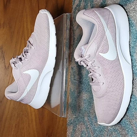 nike tanjun violet